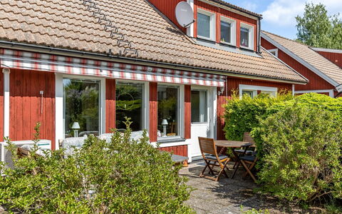 Mölltorp: Bord, Himmel, Møbel, Bordservice, Bygning, Indretning, Udendørs Møbler, Veranda, Skygge, Stol