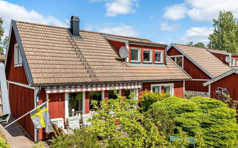 Mölltorp: Bord, Himmel, Møbel, Bordservice, Bygning, Indretning, Udendørs Møbler, Veranda, Skygge, Stol