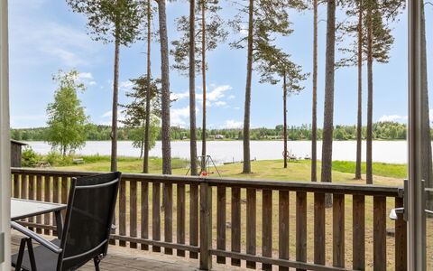 Gissarp Gryningen: Himmel, Ejendom, Vand, Plante, Træ, Træ, Sky, Græs, Veranda, Landskab