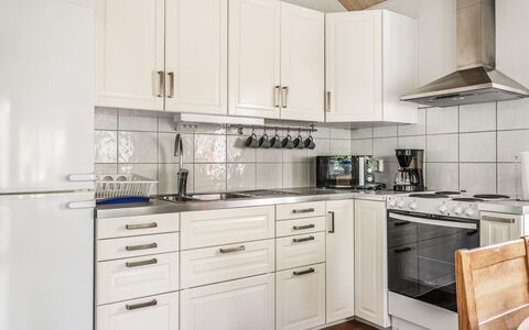 Gaslunda: Cabinetry, Countertop, Ejendom, Bygning, Køkken Apparat, Komfur, Køkken, Træ, Indretning, Gulvbelægning