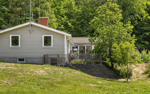 Erikstorp Villan: Plante, Bygning, Vindue, Hus, Træ, Land Lot, Træ, Græs, Naturlige Landskab, Vedplante