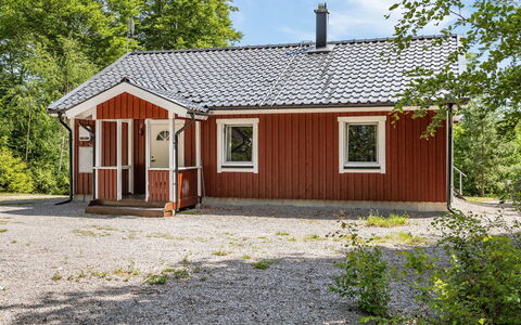 Erikstorp 143: Plante, Ejendom, Vindue, Bygning, Himmel, Træ, Træ, Hus, Land Lot, Sommerhus