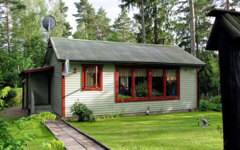 Öja: Plante, Vindue, Ejendom, Bygning, Himmel, Træ, Træ, Land Lot, Hus, Biome
