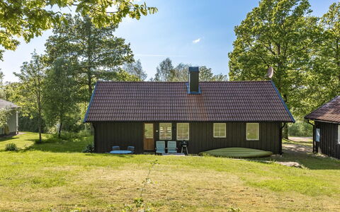Ängasjö: Plante, Sky, Himmel, Bygning, Indretning, Skygge, Bord, Træ, Ejerlejlighed, Boligområde