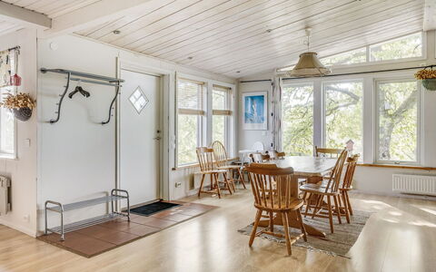 Ängasjö Ekbacken: Møbel, Træ, Hal, Bygning, Stue, Bord, Gulvbelægning, Etage, Vindue, Stol