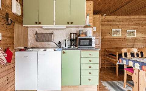 Tingsmåla: Cabinetry, Ejendom, Bygning, Møbel, Countertop, Køkkenvask, Håndvask, Træ, Køkken, Komfur