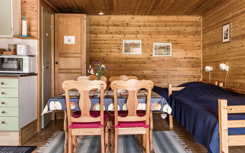 Tingsmåla: Ejendom, Møbel, Cabinetry, Træ, Bygning, Hylde, Indretning, Stol, Gulvbelægning, Bord