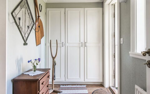 Lidelund: Ejendom, Cabinetry, Dør, Træ, Indretning, Hus, Arkitektur, Etage, Gulvbelægning, Skuffe
