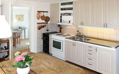 Ilandet: Cabinetry, Møbel, Ejendom, Countertop, Køkken Apparat, Bygning, Komfur, Træ, Køkken, Husholdningsapparat
