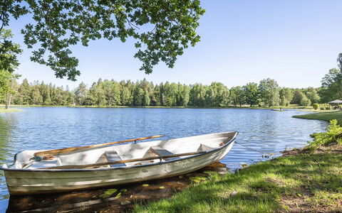 Norrviken: Plante, Bygning, Daytime, Ejendom, Vand, Himmel, Blå, Azure, Træ, Arecales