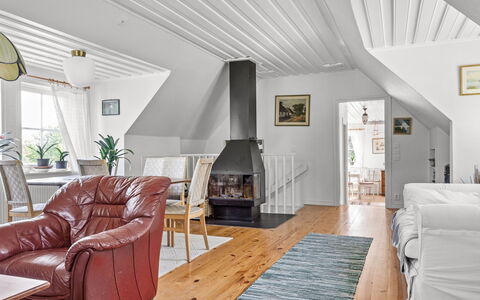 Matvik: Møbel, Ejendom, Bygning, Komfort, Træ, Indretning, Arkitektur, Gulvbelægning, Etage