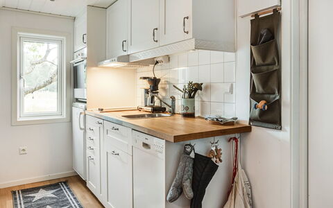 Ringsegård Höjden: Cabinetry, Countertop, Ejendom, Køkken, Vindue, Træ, Komfur, Køkken Apparat, Håndvask, Husholdningsapparat