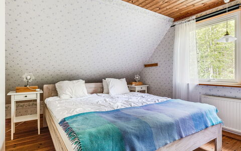Bofall: Møbel, Ejendom, Komfort, Grøn, Vindue, Bygning, Azure, Træ, Bed Frame, Textile