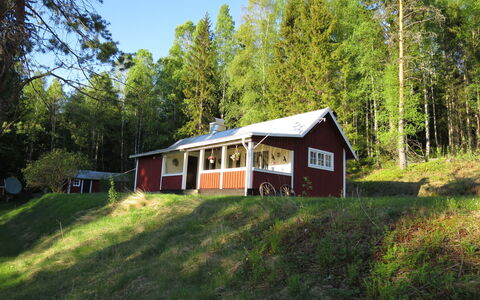Höje: Himmel, Plante, Bygning, Ejendom, Vindue, Træ, Hældning, Land Lot, Hus, Urban Design