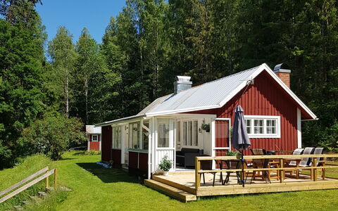 Höje: Plante, Bygning, Træ, Himmel, Naturlige Landskab, Hus, Land Lot, Veranda, Sommerhus, Græs