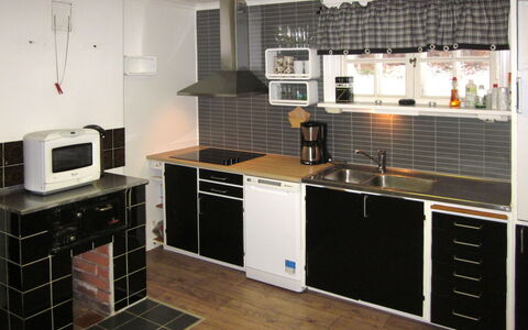 Höje: Countertop, Cabinetry, Ejendom, Køkken Apparat, Komfur, Køkken, Husholdningsapparat, Træ, Indretning, Komfur