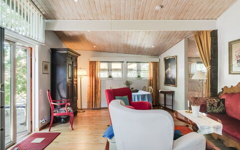 Rindö: Møbel, Billedramme, Bygning, Couch, Bord, Indretning, Træ, Belysning, Stol, Lampe