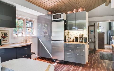Rindö: Cabinetry, Countertop, Møbel, Ejendom, Træ, Køkken, Skuffe, Indretning, Kommode, Hylde