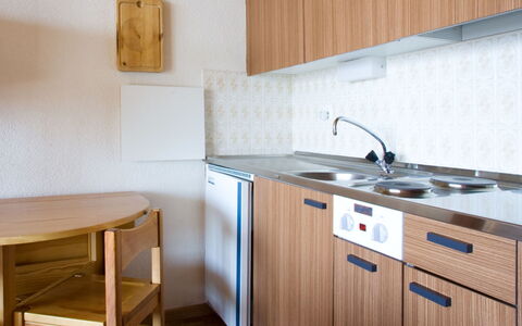 Thyon-Les Collons 644: Køkkenvask, Cabinetry, Håndvask, Ejendom, Bygning, Tap, Countertop, Træ, Indretning, Belysning