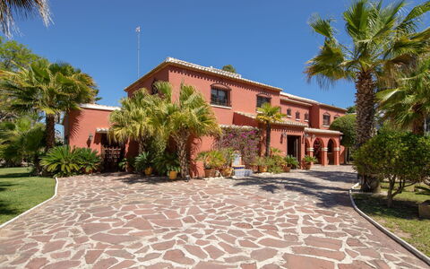 Villa Adelfa: Ejendom, Hjem, Bygning, Ejendom, Hus, Boligområde, Estate, Træ, Arkitektur, Ferie