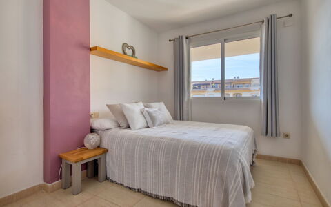 Residencial Roma: Soveværelse, Seng, Møbel, Værelse, Ejendom, Sengetøj, Indretning, Etage, Bed Frame, Bygning