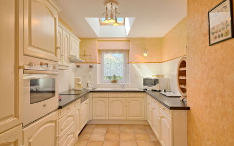Plouhinec Morbihan 647: Brun, Cabinetry, Countertop, Ejendom, Håndvask, Køkkenvask, Møbel, Køkken, Træ, Indretning