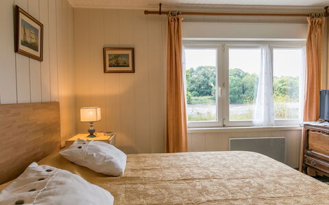 La Littorine: Møbel, Cabinetry, Ejendom, Vindue, Komfort, Bygning, Textile, Træ, Bed Frame, Indretning