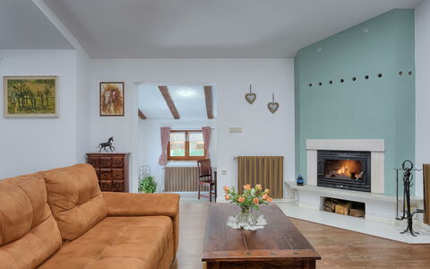Country House D&D: Stue, Værelse, Møbel, Hearth, Ejendom, Indretning, Loft, Bygning, Ildsted, Hjem