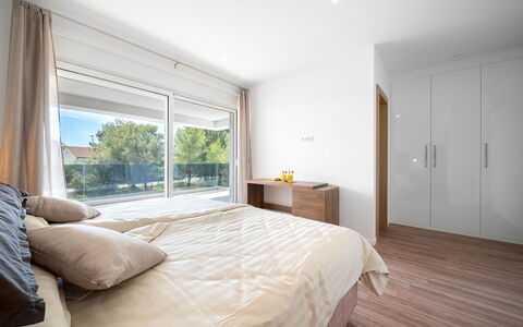 Villa Loreta: Soveværelse, Ejendom, Møbel, Værelse, Indretning, Seng, Etage, Loft, Ejendom, Sengetøj