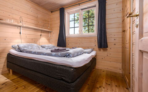 Strandbu: Vindue, Komfort, Træ, Indretning, Etage, Bed Frame, Gulvbelægning, Hårdttræ, Bygning, Seng