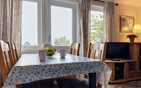 Lihesten: Møbel, Indretning, Gulvbelægning, Etage, Bord, Loft, Køkken & Spisebord, Belysning, Stol, Hjem