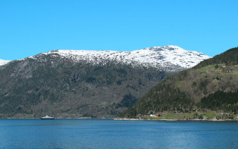 Hardangerrorbu: Vand, Himmel, Bjerg, Økoregion, Blå, Naturlige Landskab, Highland, Sø, Sne, Coastal Og Oceaniske Landskabsformer
