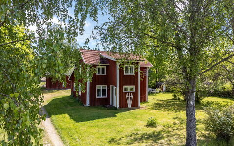 Vassviken: Bord, Himmel, Møbel, Bordservice, Bygning, Indretning, Udendørs Møbler, Veranda, Skygge, Stol