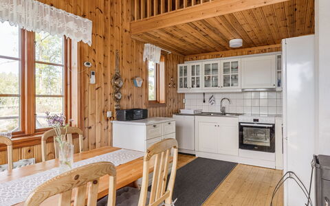 Kasen Sjökanten: Cabinetry, Møbel, Ejendom, Countertop, Køkken Apparat, Komfur, Bord, Træ, Køkken, Vindue