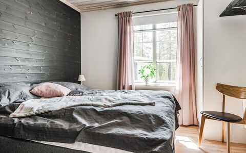Kringelfjorden Nävern: Ejendom, Møbel, Bygning, Komfort, Træ, Textile, Indretning, Arkitektur, Vindue, Skygge
