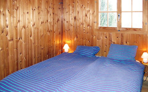 Champery 602: Bygning, Ejendom, Vindue, Møbel, Komfort, Azure, Træ, Textile, Hus, Lampe