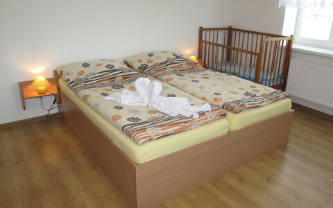 Jitka: Møbel, Seng, Bed Frame, Madras, Etage, Værelse, Soveværelse, Sengetøj, Hårdttræ, Textile