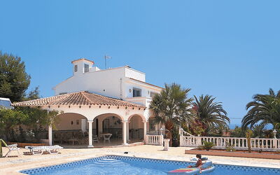 Altea 697: Vand, Himmel, Ejendom, Plante, Svømmepøl, Azure, Træ, Fritid, Ejendom, Ferieby