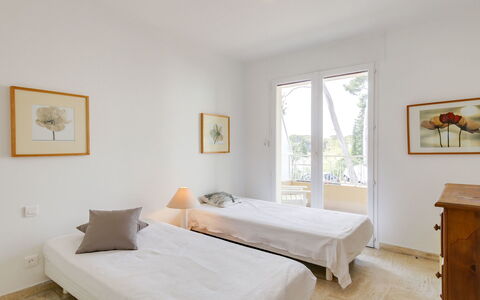 Résidence Eden Parc: Soveværelse, Møbel, Værelse, Seng, Ejendom, Indretning, Sengetøj, Bed Frame, Etage, Loft