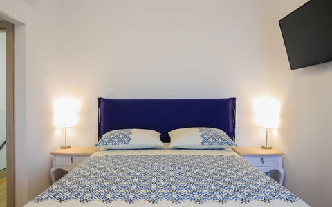 Jakša: Soveværelse, Seng, Værelse, Møbel, Sengetøj, Ejendom, Bed Frame, Sengetøj, Indretning, Madras