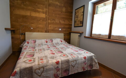 Fenis 300: Soveværelse, Seng, Værelse, Sengetøj, Møbel, Sengetøj, Ejendom, Bed Frame, Etage, Madras