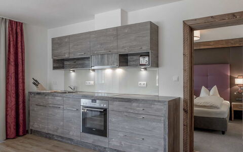 Sölden 751: Værelse, Møbel, Ejendom, Indretning, Etage, Bygning, Countertop, Cabinetry, Køkken, Væg
