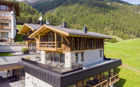 Sölden 751: Bjerg, Himmel, Ejendom, Bygning, Sky, Vindue, Træ, Træ, Veranda, Fritid