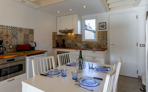 Cabourg Cottage: Møbel, Indretning, Gulvbelægning, Køkken, Træ, Etage, Countertop, Større Bandage, Værelse, Loft
