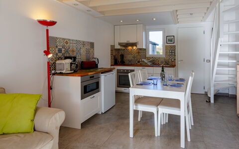 Cabourg Cottage: Møbel, Indretning, Gulvbelægning, Træ, Etage, Køkken, Værelse, Loft, Større Bandage, Lejlighed