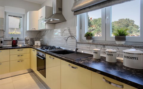 Dream House: Countertop, Ejendom, Køkken, Værelse, Cabinetry, Møbel, Indretning, Bygning, Etage, Komfur