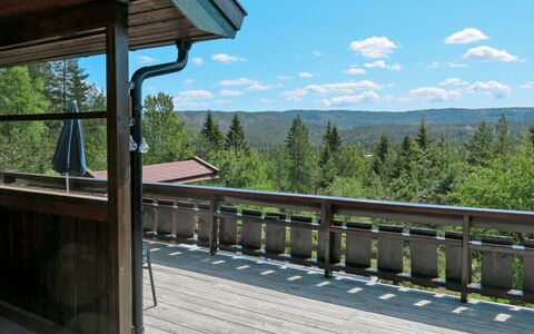 Skafjellstoga: Himmel, Ejendom, Sky, Træ, Skygge, Træ, Veranda, Indretning, Sommerhus, Fritid