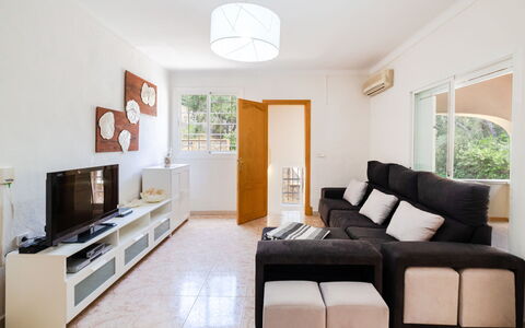 Cala Santanyí Beach House Jm: Møbel, Couch, Bygning, Plante, Komfort, Indretning, Træ, Stueplante, Arkitektur, Stue