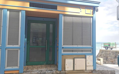 Océan: Ejendom, Sky, Bygning, Himmel, Azure, Træ, Belysning, Arkitektur, Dør