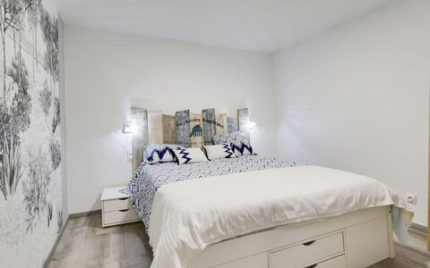 Terre et Mer: Møbel, Ejendom, Bygning, Cabinetry, Komfort, Træ, Seng, Indretning, Bed Frame